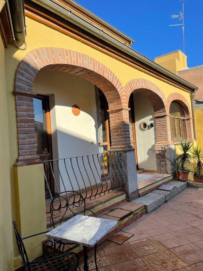 Aventina Holiday Home Burcei Екстериор снимка