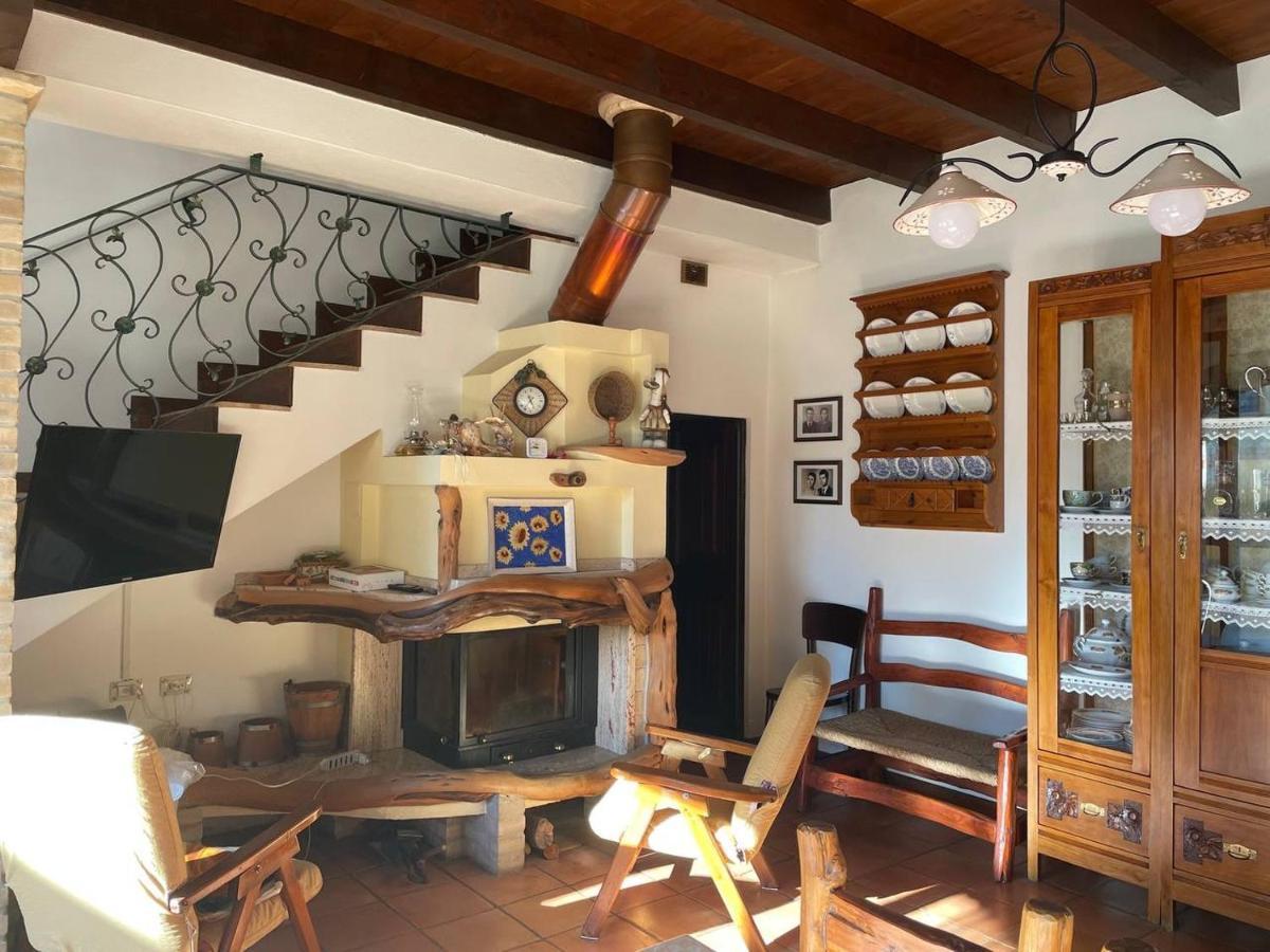 Aventina Holiday Home Burcei Екстериор снимка