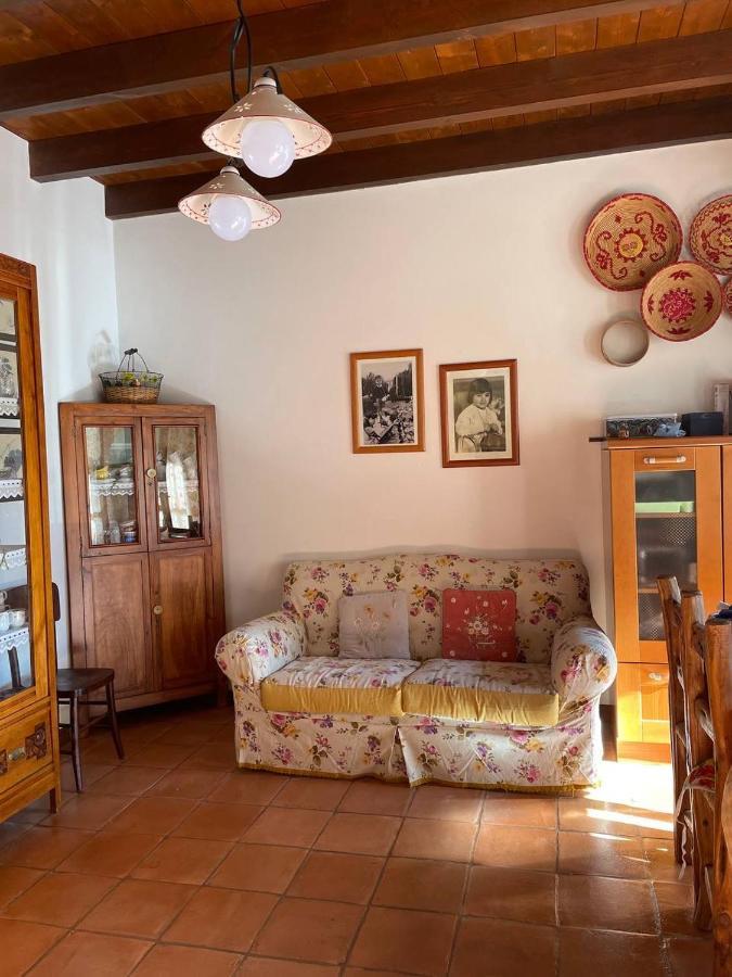Aventina Holiday Home Burcei Екстериор снимка