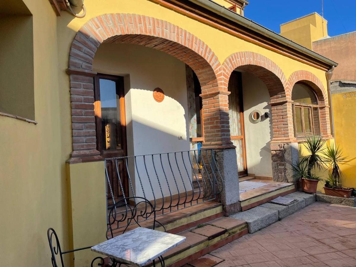 Aventina Holiday Home Burcei Екстериор снимка