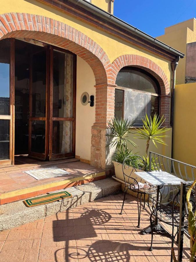 Aventina Holiday Home Burcei Екстериор снимка