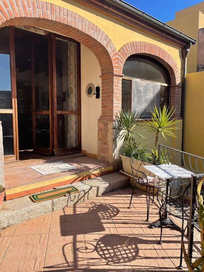 Aventina Holiday Home Burcei Екстериор снимка