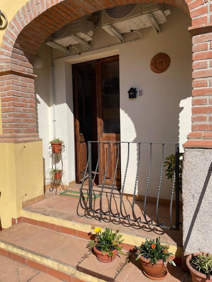 Aventina Holiday Home Burcei Екстериор снимка